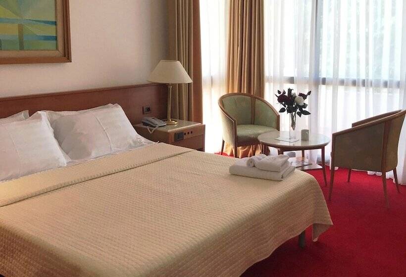 غرفة قياسية مطلة على الجبل, Chateau Linza Resort