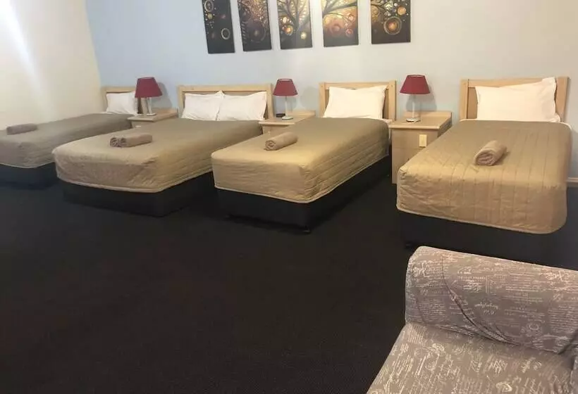 اتاق خانوادگی, Countryman Motor Inn Cowra