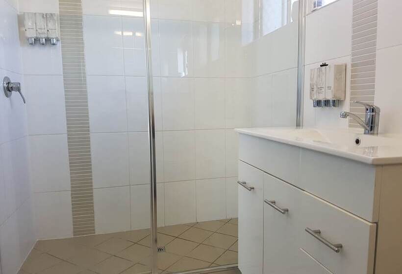 اتاق خانوادگی, Y Motels Rockhampton