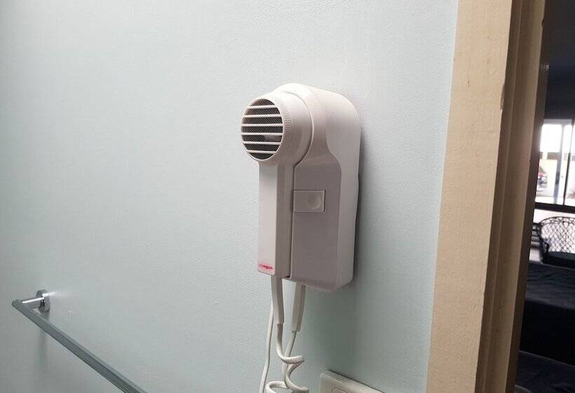 اتاق خانوادگی, Y Motels Rockhampton