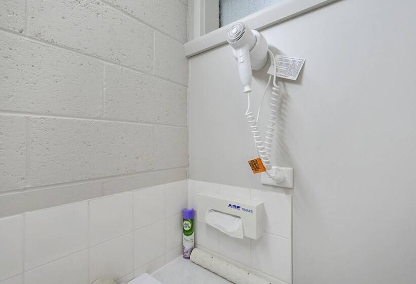 اتاق خانوادگی, Gold Rush Inn