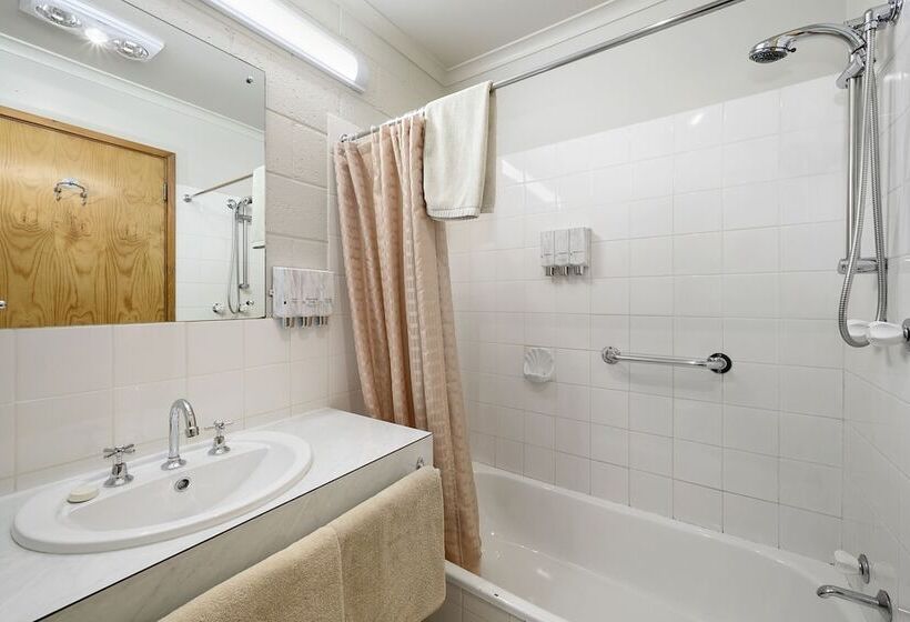 اتاق خانوادگی, Gold Rush Inn