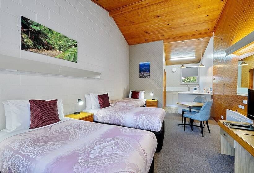 اتاق خانوادگی, Gold Rush Inn