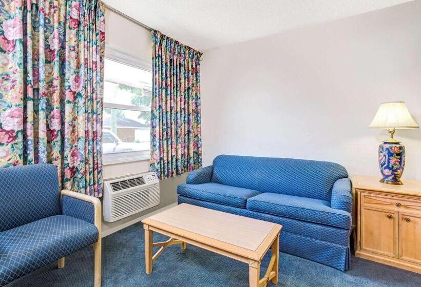 带大床的标准间, Knights Inn Kissimmee