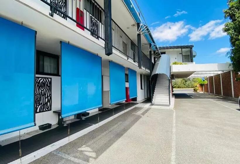 اتاق خانوادگی, Connells Motel & Serviced Apartments