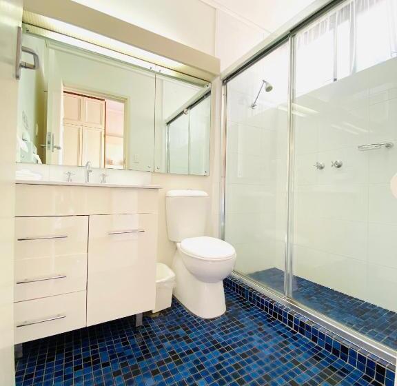 اتاق خانوادگی, Connells Motel & Serviced Apartments