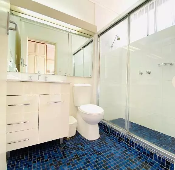 اتاق خانوادگی, Connells Motel & Serviced Apartments