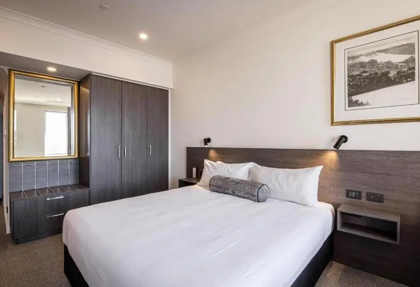 Deluxe Room King Size Bed, Duxton Hotel Perth