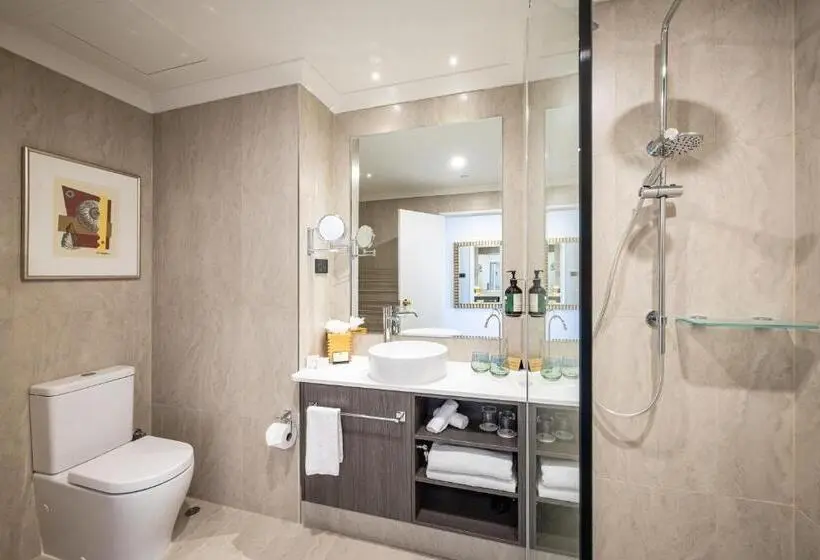 Premium room with river view, Duxton Hotel Perth
