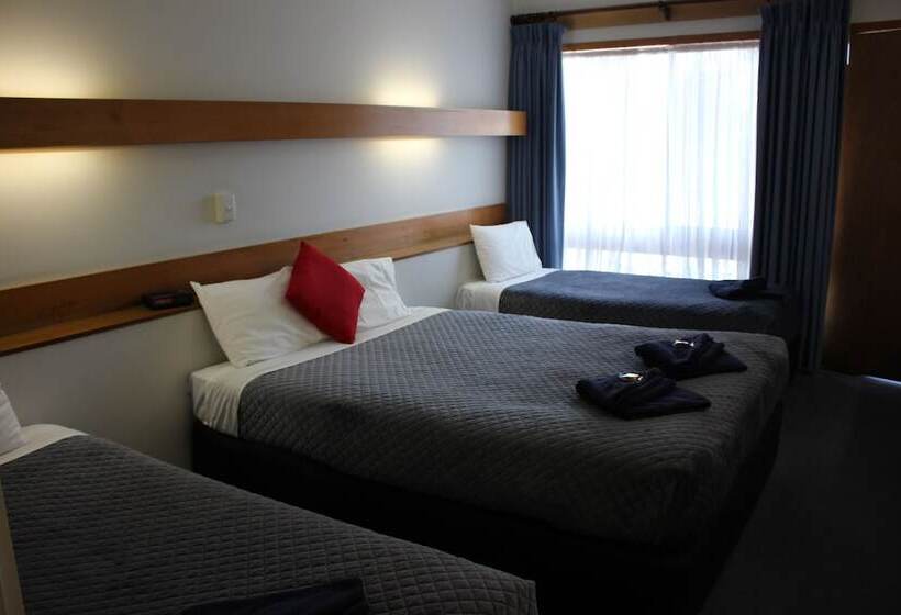 חדר משפחתי, Glynlea Motel