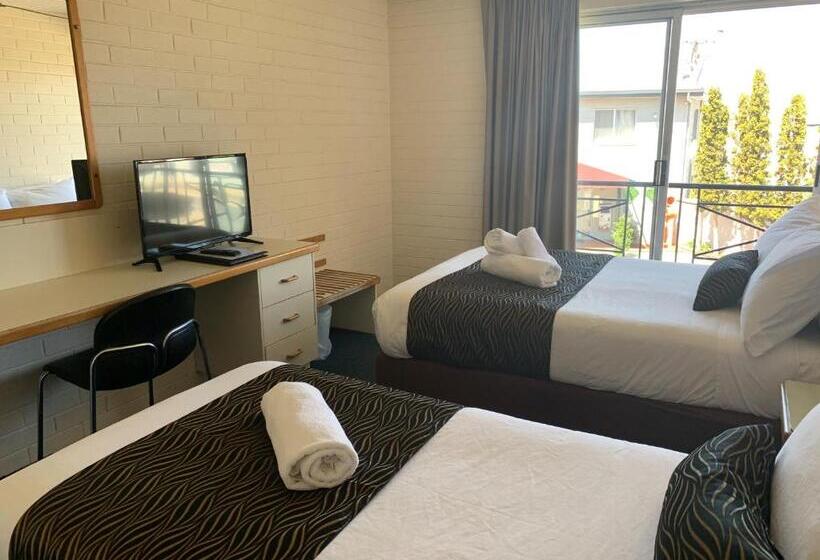 اتاق استاندارد سه نفره, Crest Motor Inn