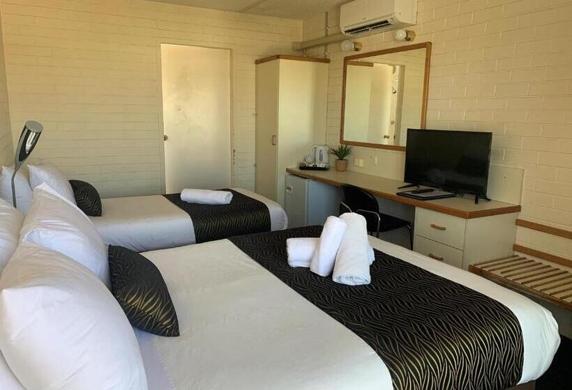 غرفة قياسية ثلاثية, Crest Motor Inn