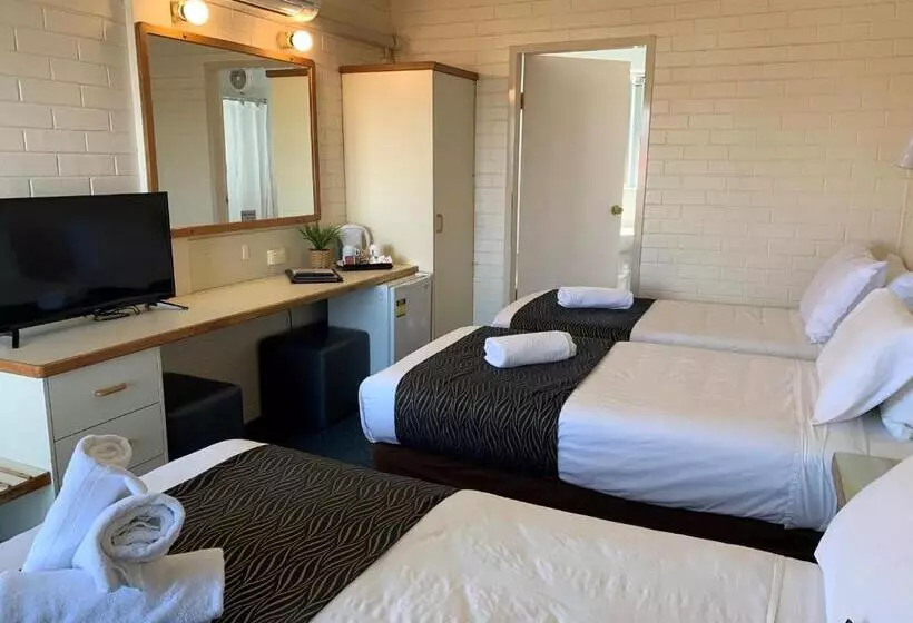 Perhehuone, Crest Motor Inn