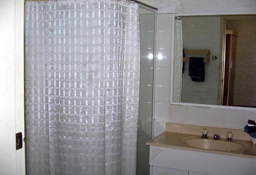 スタンダードスタジオ, The Nambucca Motel