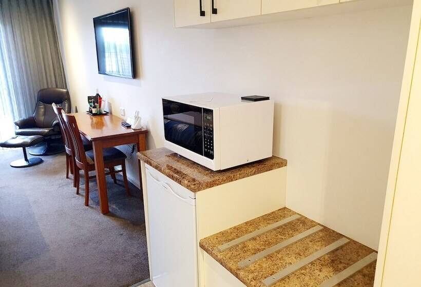 套房, Addison Motor Inn