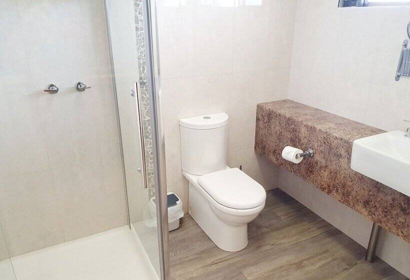 高级工作室, Addison Motor Inn