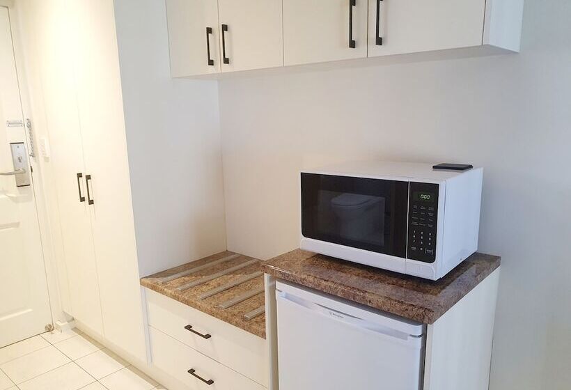 套房, Addison Motor Inn