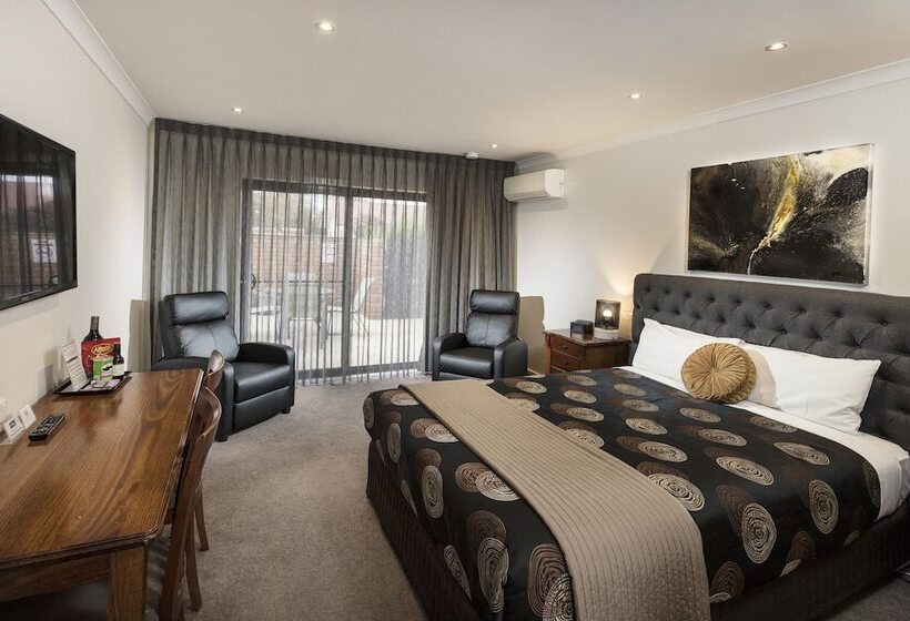 수피리어 스튜디오, Addison Motor Inn