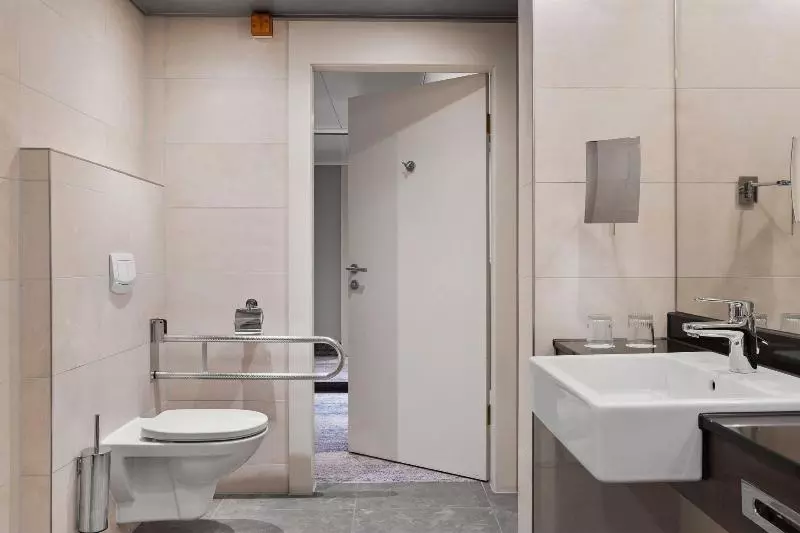 اتاق استاندارد با تخت بزرگ, Courtyard By Marriott Linz
