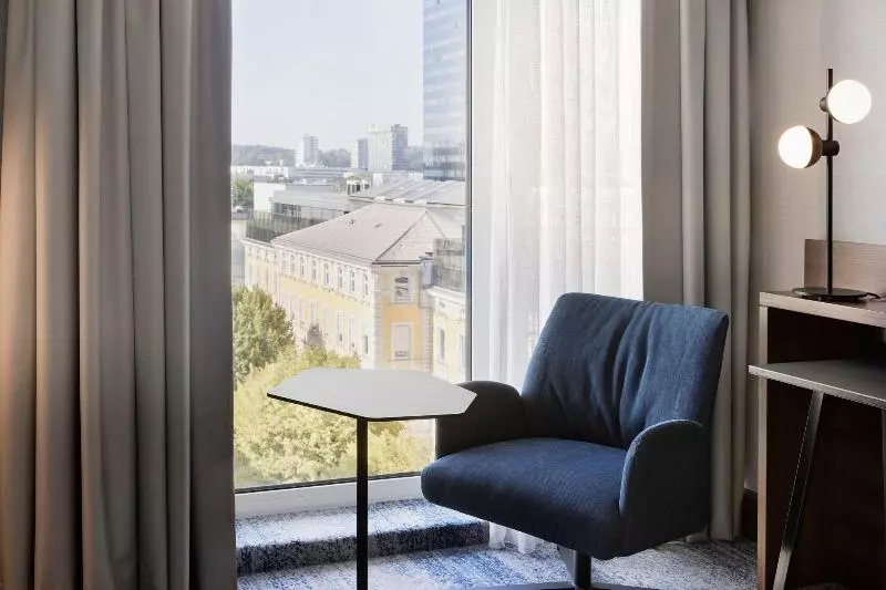 اتاق استاندارد با تخت بزرگ, Courtyard By Marriott Linz