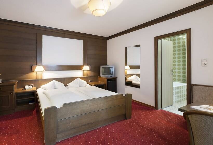 Номер Стандарт, Goldener Löwe