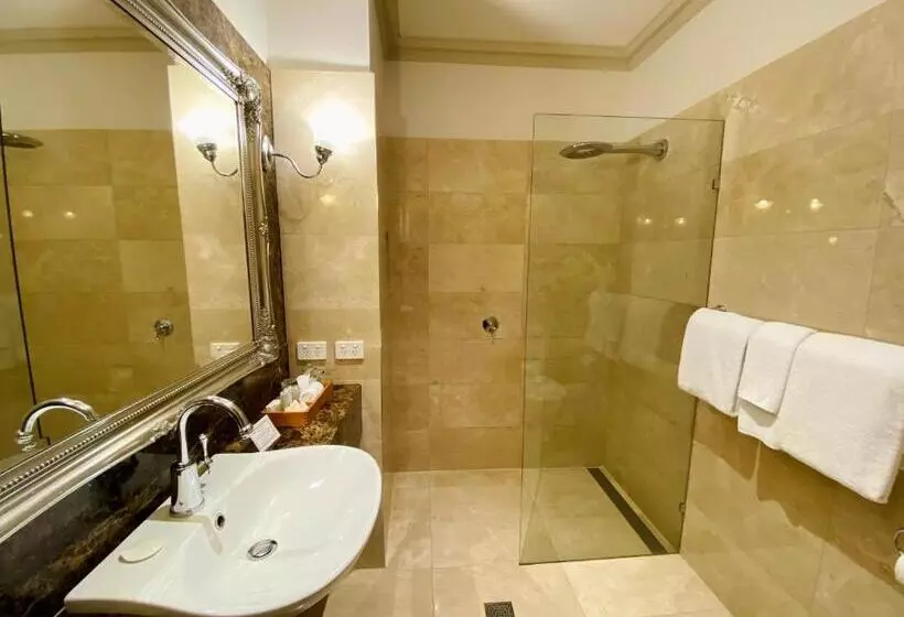 Suite, Royal Albert