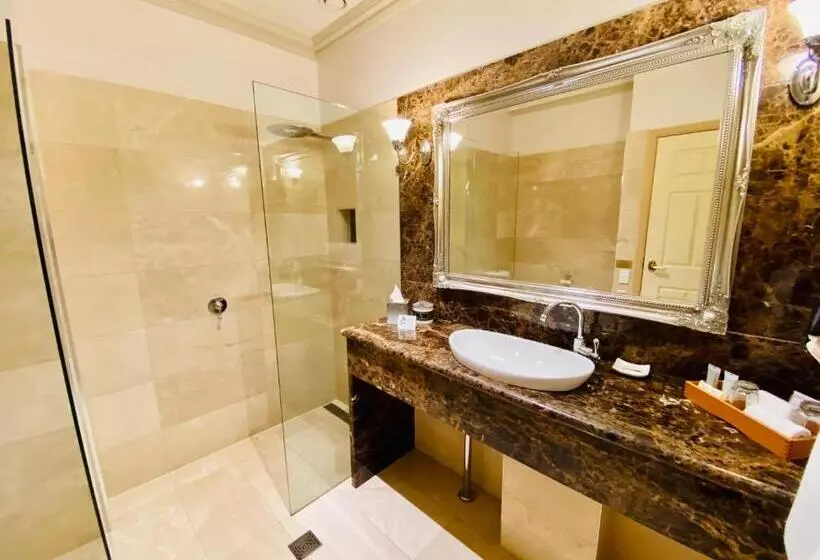 Suite, Royal Albert