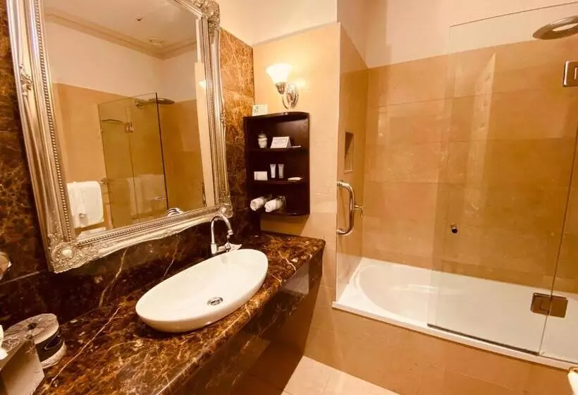 Suite 2 Dormitoris, Royal Albert
