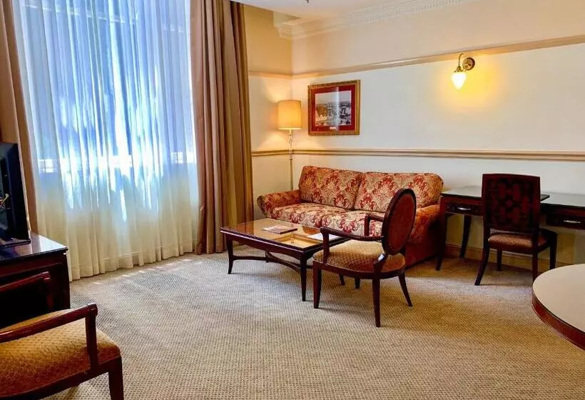 Suite 2 Dormitoris, Royal Albert