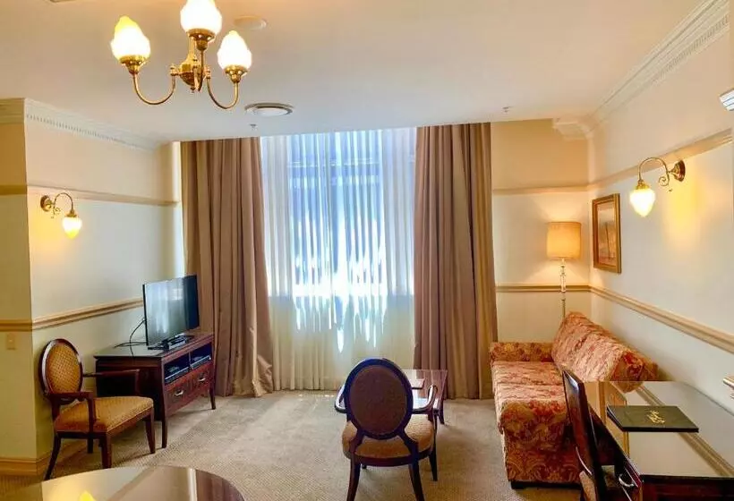 Suite 2 Dormitoris, Royal Albert