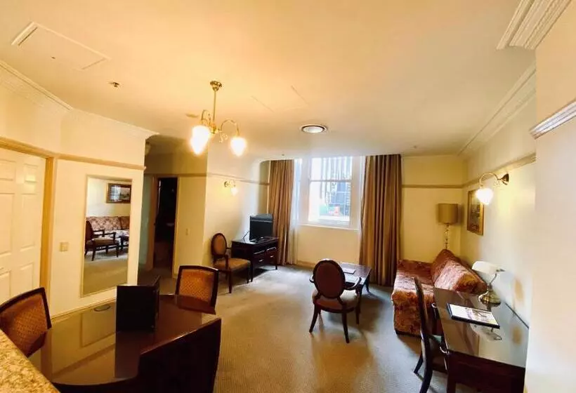 Suite 2 Dormitoris, Royal Albert