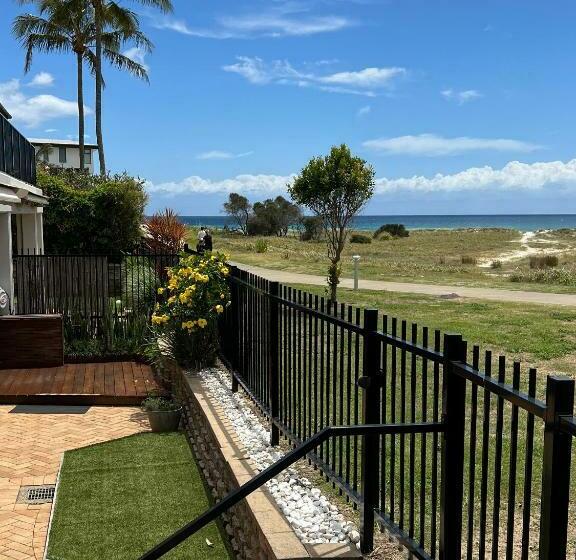 شقة 3 غرف مطلة على البحر, Sandcastles On Currumbin Beach