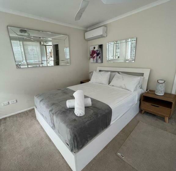 شقة 3 غرف مطلة على البحر, Sandcastles On Currumbin Beach