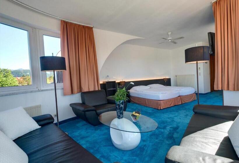 带露台的小型套房, Skycity Hotel Atrigon