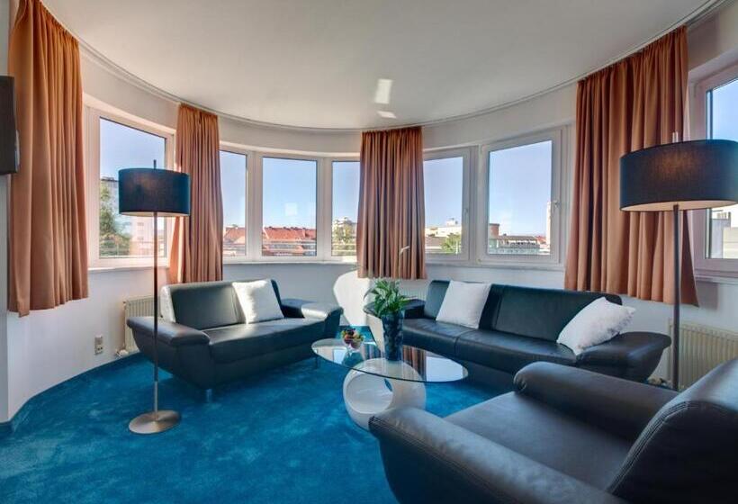 带露台的小型套房, Skycity Hotel Atrigon