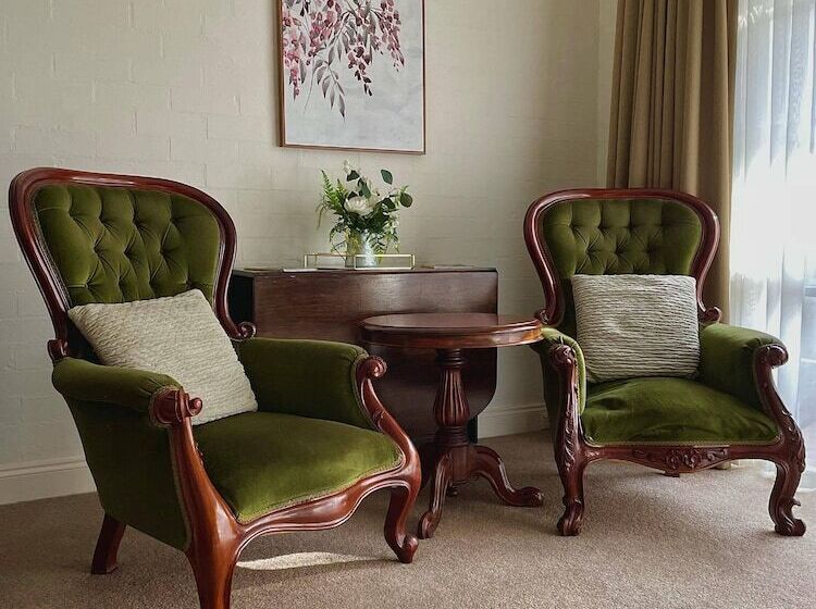 סוויטה, Victoria House Motor Inn