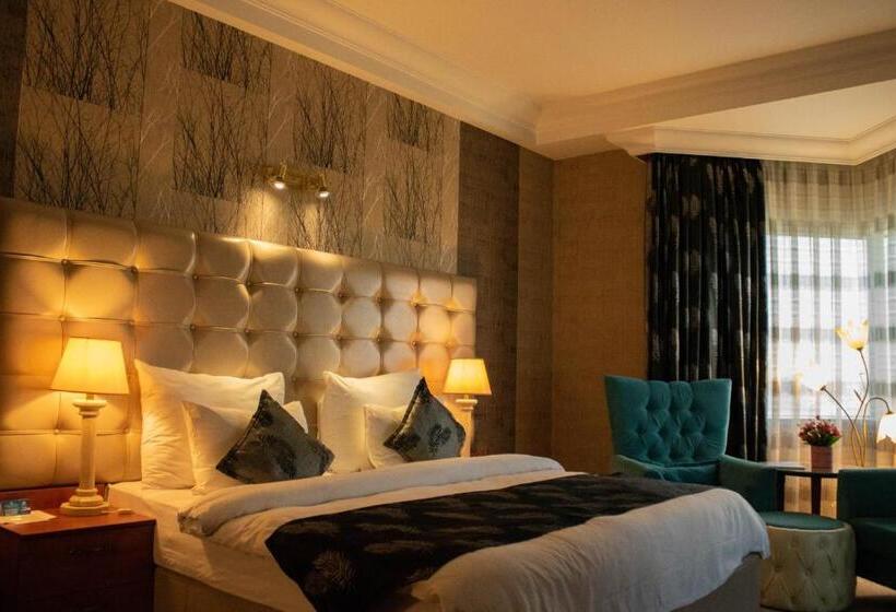 اتاق لوکس با بالکن, Grand Hotel Europe