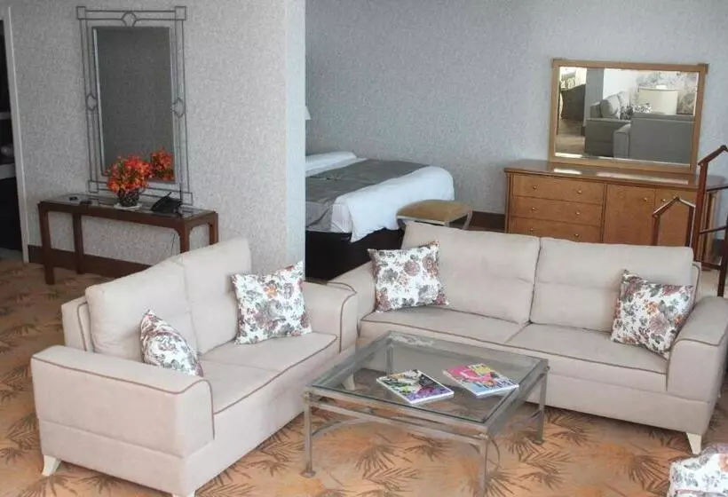 سوئیت با تخت بزرگ, Grand Hotel Europe