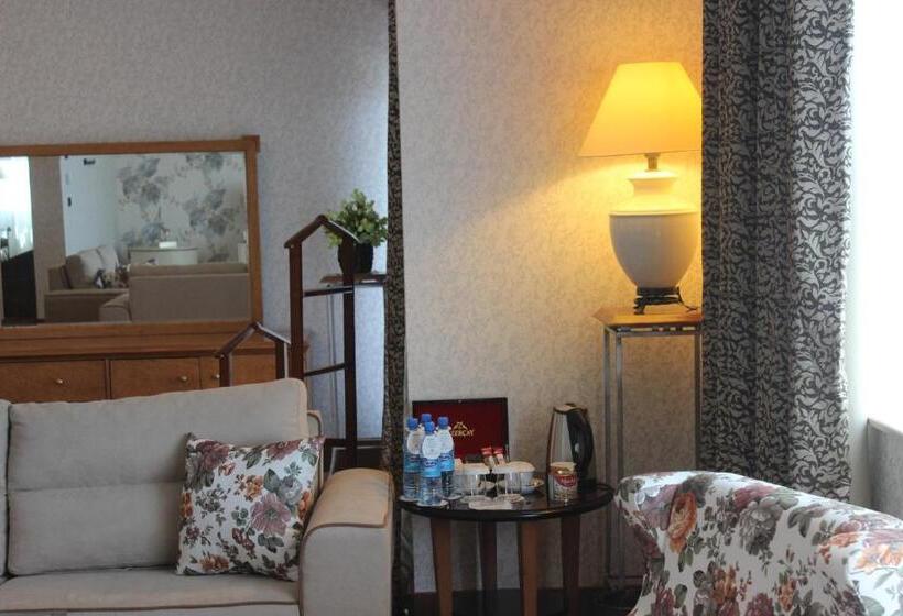 سوئیت با تخت بزرگ, Grand Hotel Europe