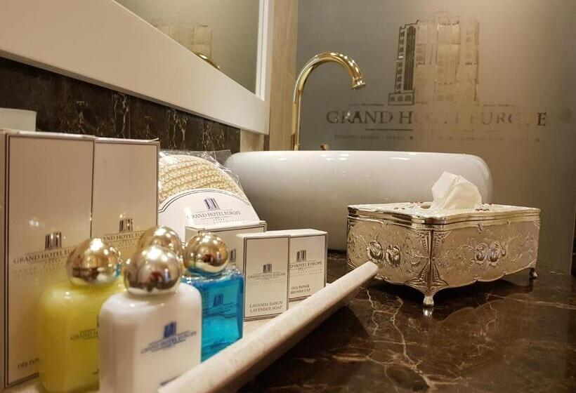 اتاق خانوادگی, Grand Hotel Europe