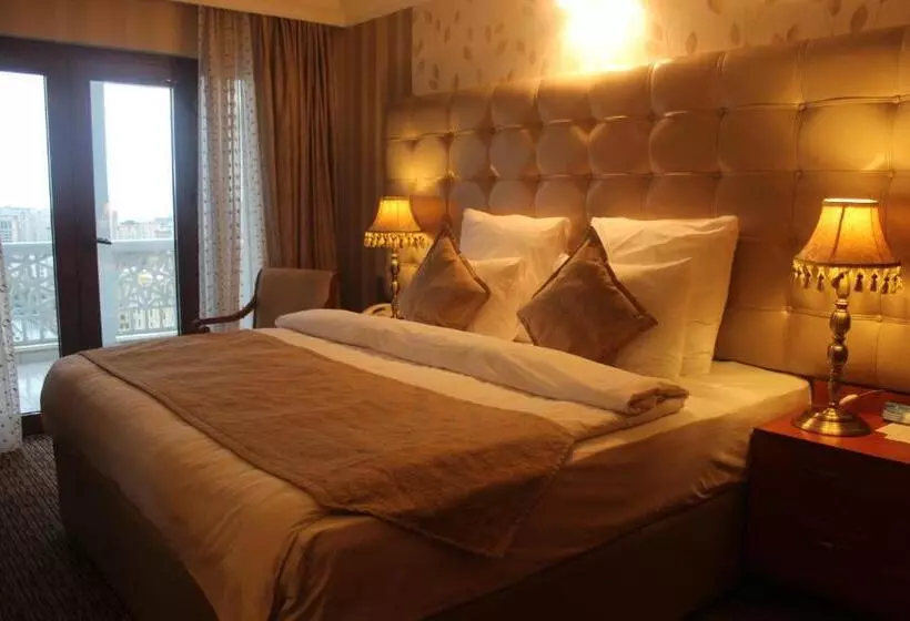 اتاق خانوادگی, Grand Hotel Europe