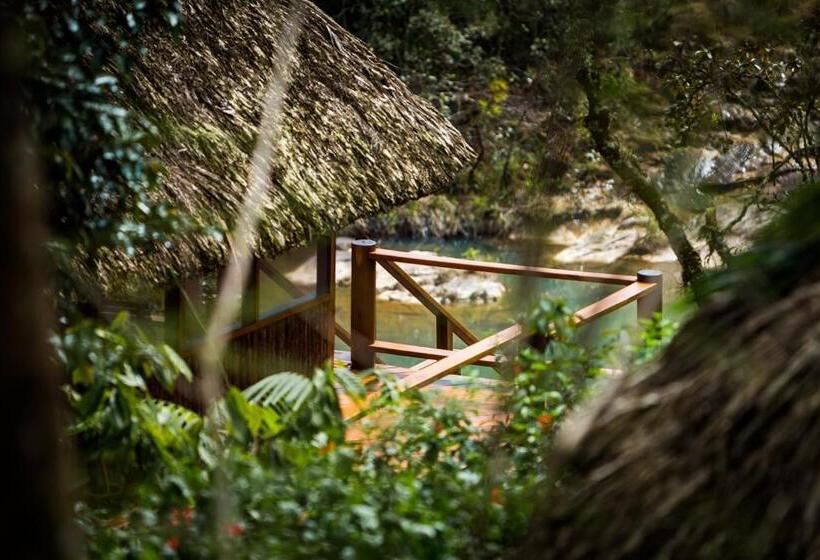 בקתה, Blancaneaux Lodge by Francis Ford Coppola