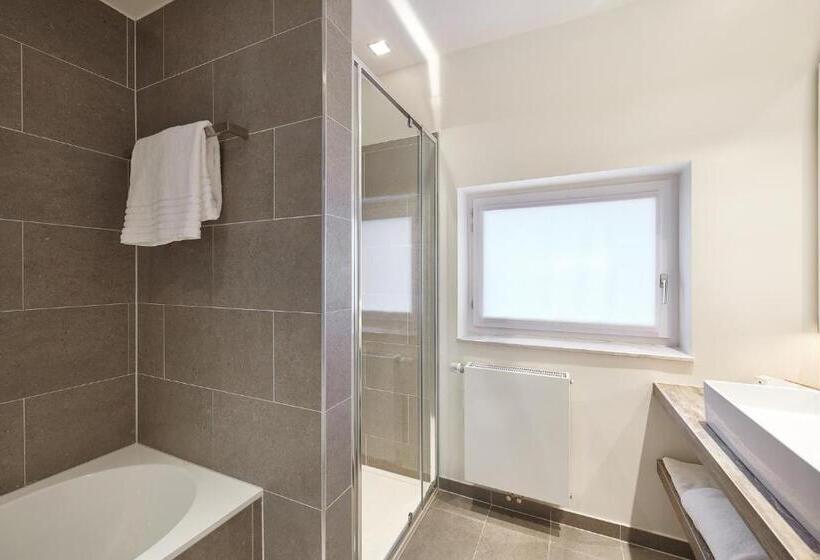 带大床的小型套房, Keizershof Hotel Aalst