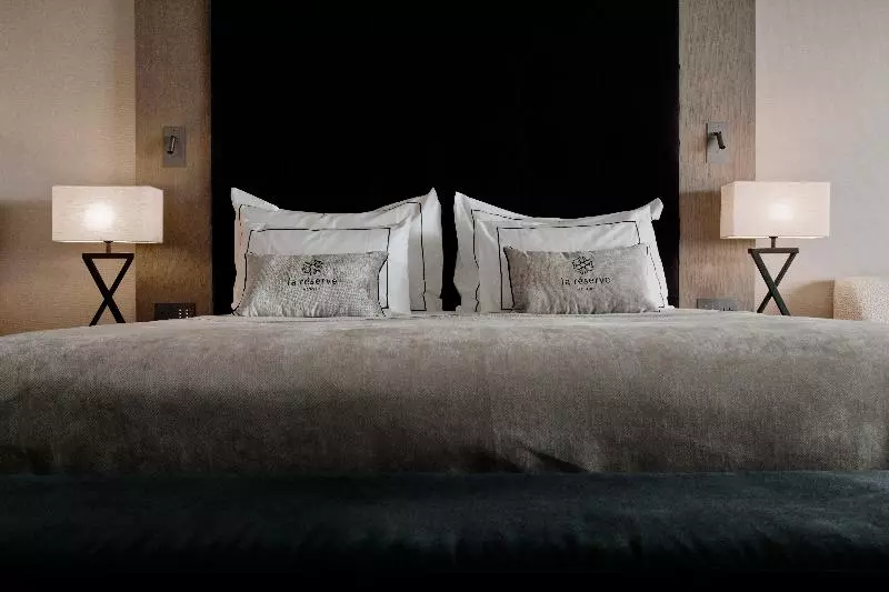 اتاق لوکس, La Réserve Resort