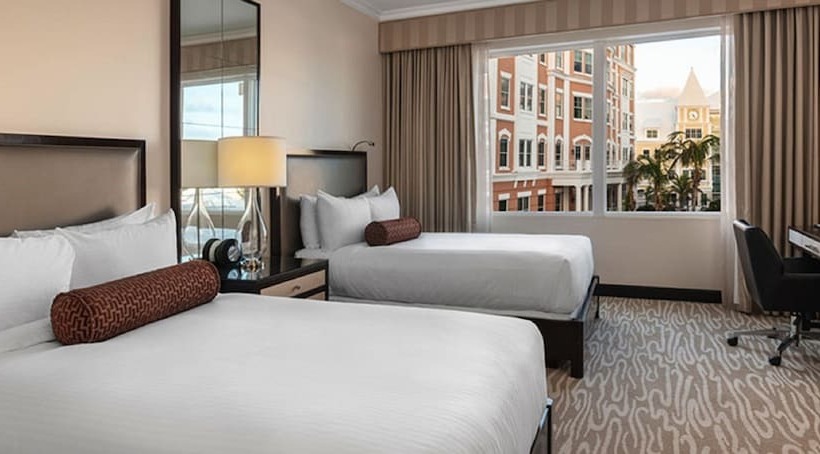 带2个双人床的标准工作室, Hamilton Princess & Beach Club  A Fairmont Managed