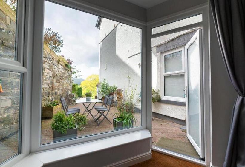 Семейный Номер, Aberconwy House B&b