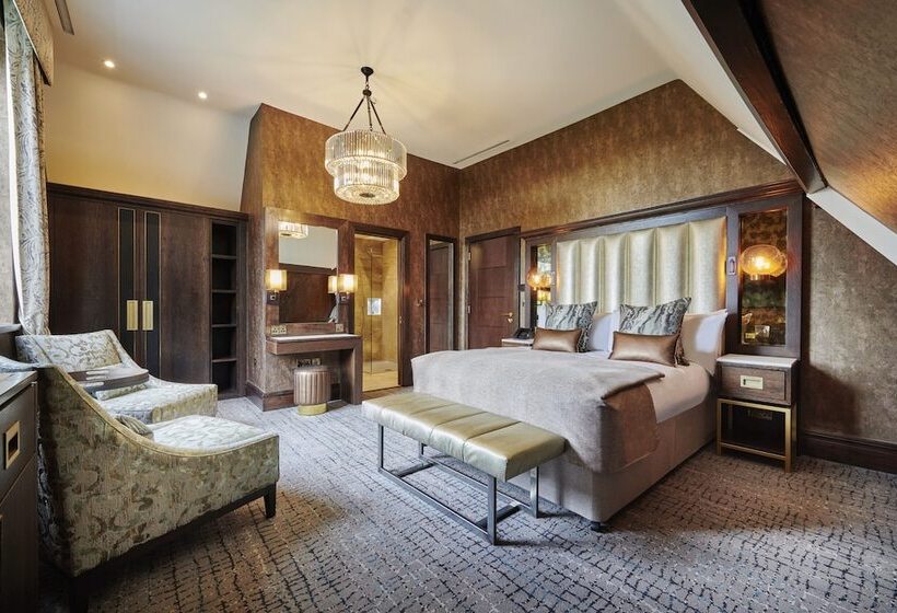 غرفة سوبيريور, Aldwark Manor Estate