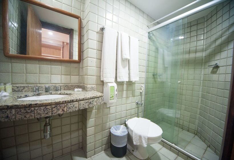 标准三人间, Golden Park Salvador