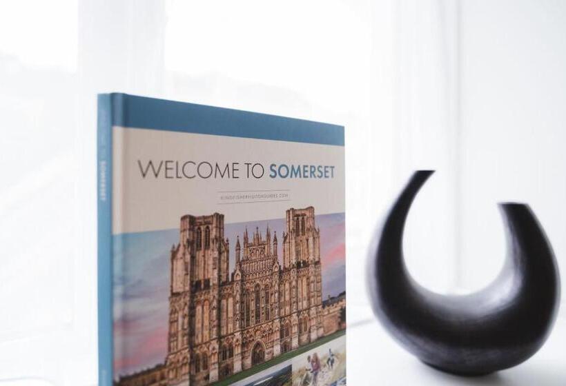 חדר קלאסי, Northfield