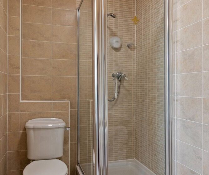 Номер Стандарт, Rogerthorpe Manor